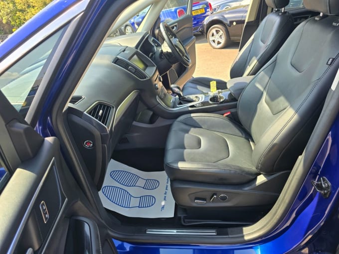 2025 Ford S-max
