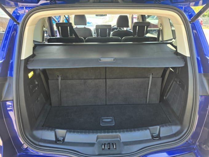 2025 Ford S-max