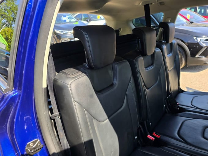 2025 Ford S-max