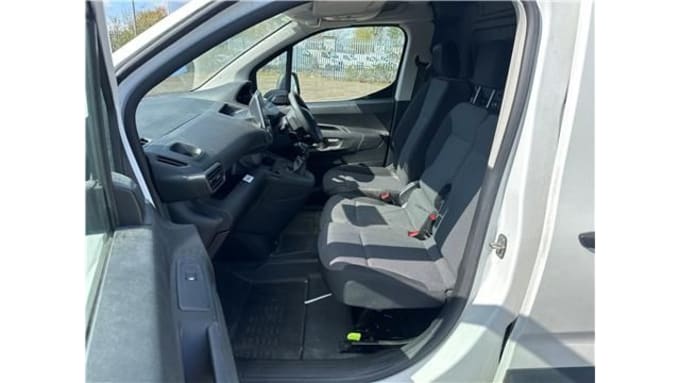 2025 Peugeot Partner