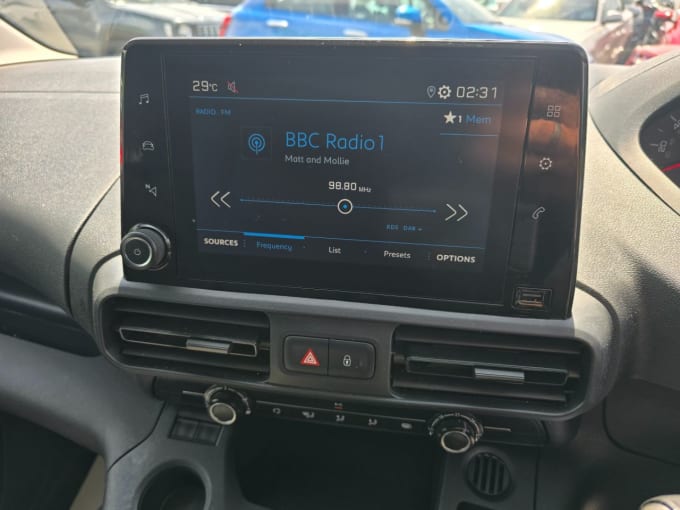 2025 Peugeot Partner