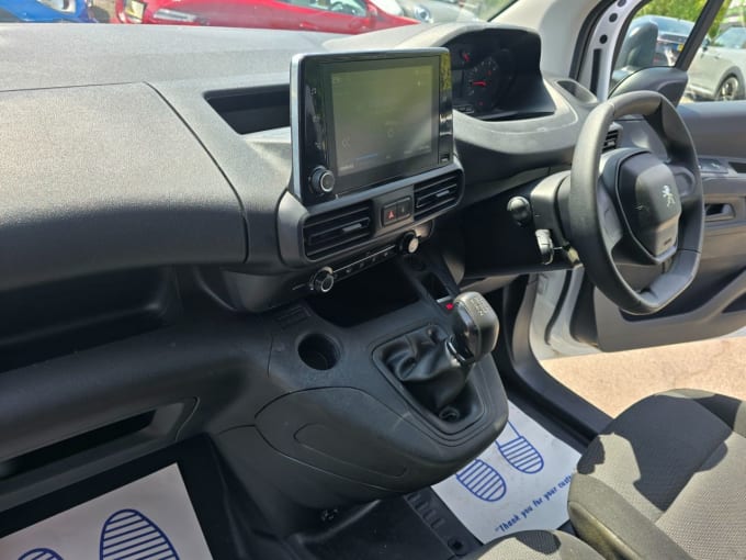2025 Peugeot Partner