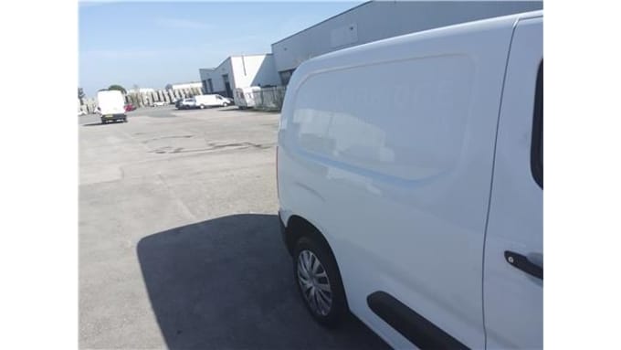 2025 Peugeot Partner
