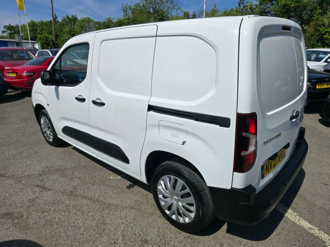 2025 Peugeot Partner