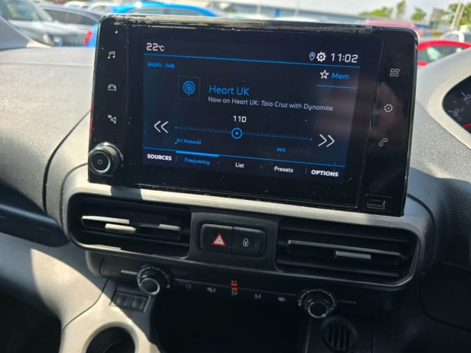 2025 Peugeot Partner