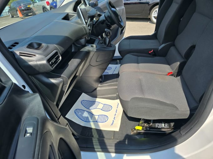 2025 Peugeot Partner