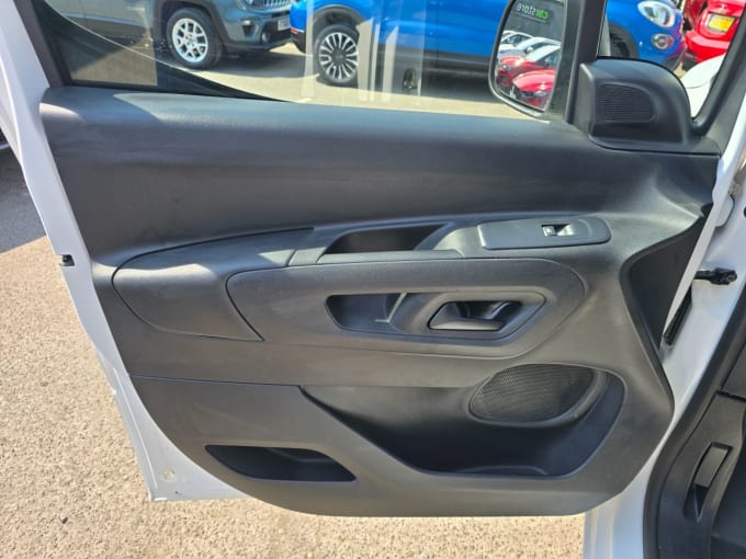 2025 Peugeot Partner