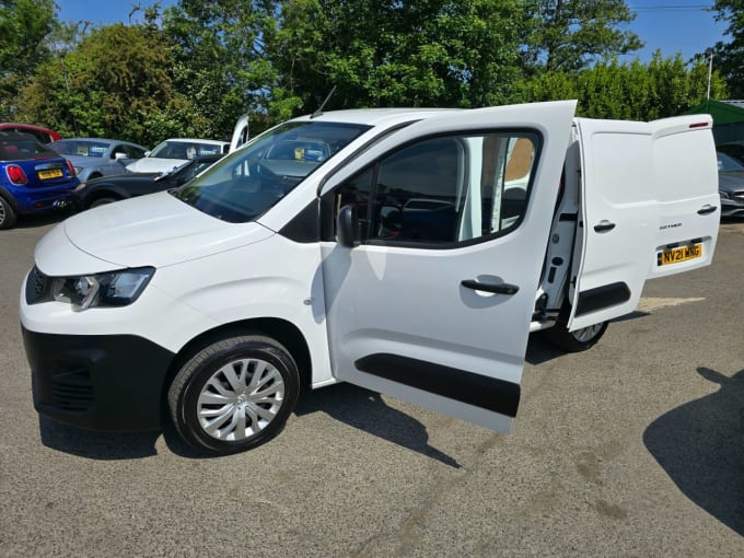 2025 Peugeot Partner