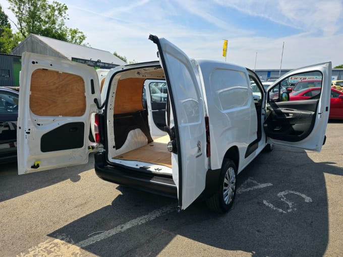 2025 Peugeot Partner
