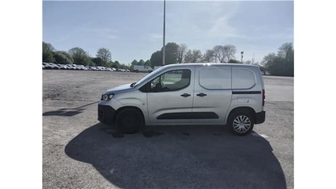 2025 Peugeot Partner