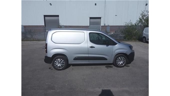 2025 Peugeot Partner