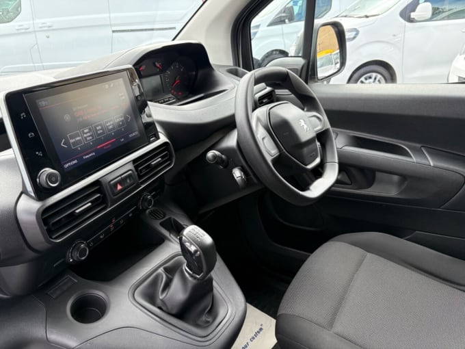 2025 Peugeot Partner