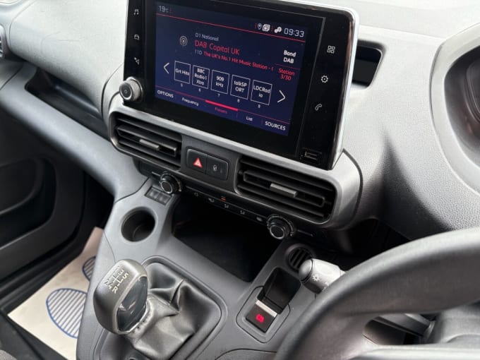 2025 Peugeot Partner