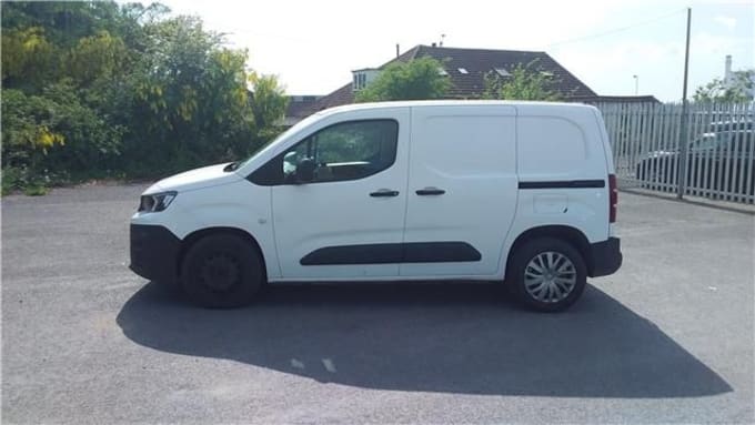2025 Peugeot Partner