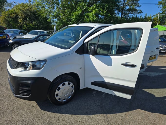 2025 Peugeot Partner