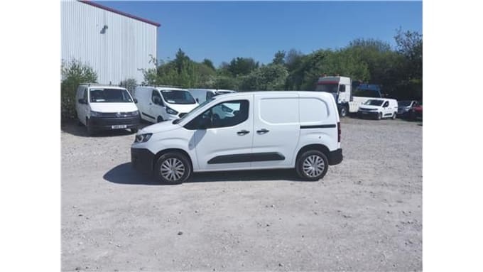 2025 Peugeot Partner