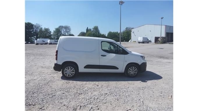 2025 Peugeot Partner