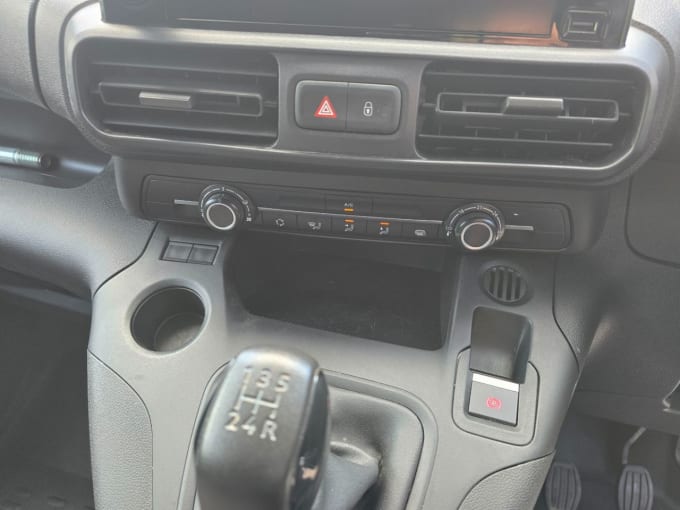 2025 Peugeot Partner