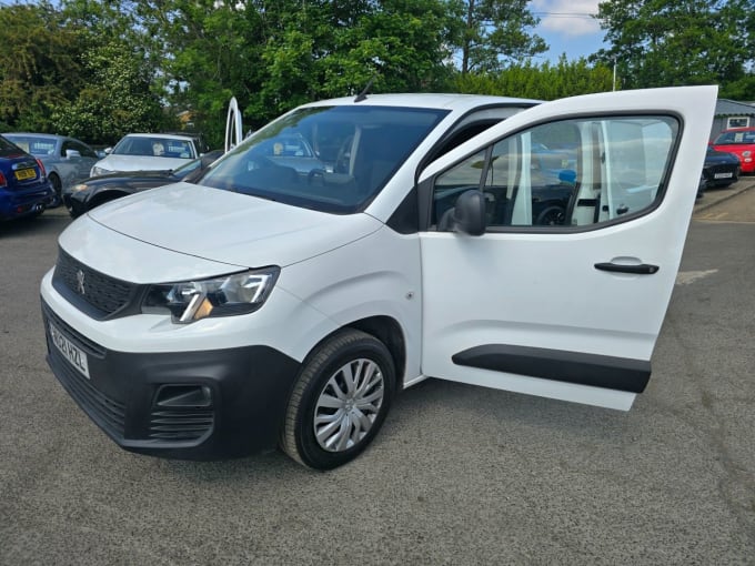 2025 Peugeot Partner