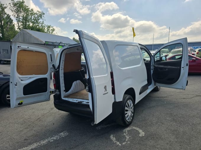 2025 Peugeot Partner