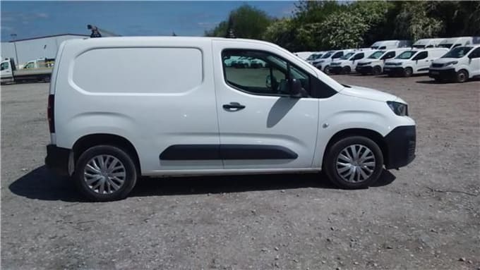 2025 Peugeot Partner