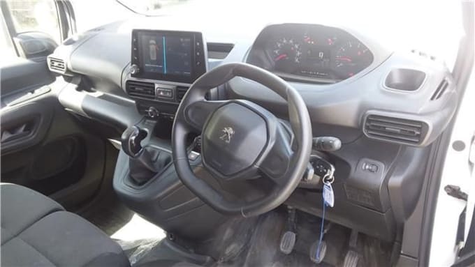 2025 Peugeot Partner