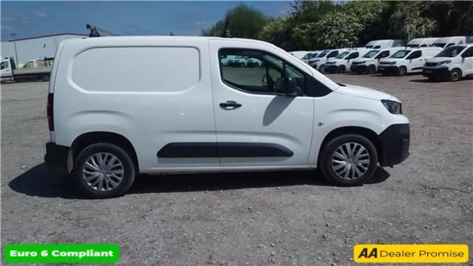 2025 Peugeot Partner