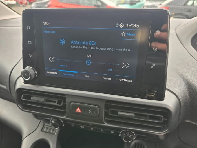 2025 Peugeot Partner