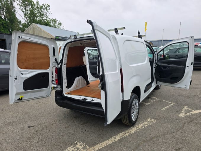 2025 Peugeot Partner