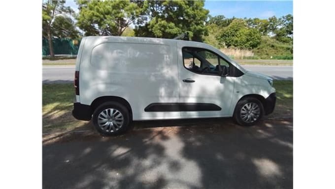 2025 Peugeot Partner