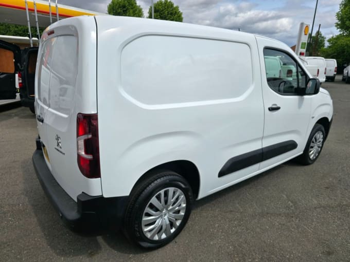 2025 Peugeot Partner