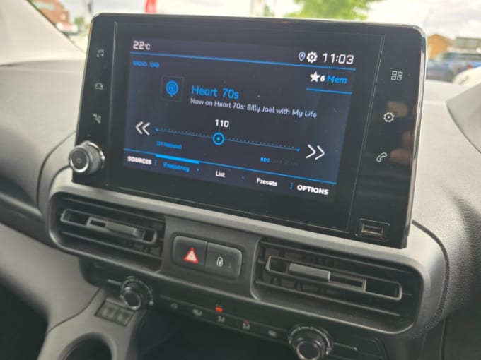 2025 Peugeot Partner