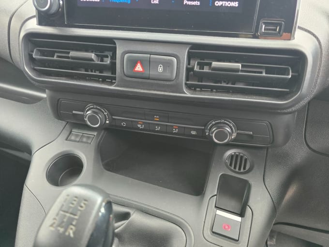 2025 Peugeot Partner