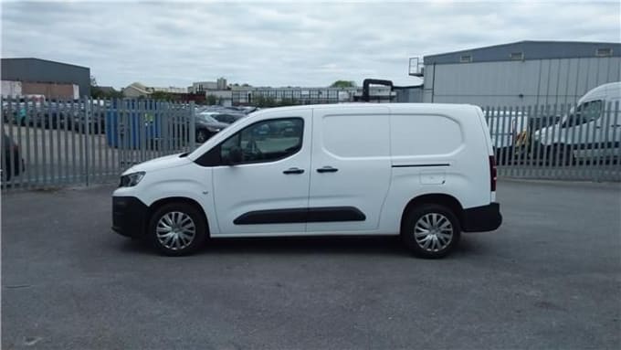2025 Peugeot Partner