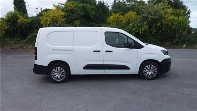 2025 Peugeot Partner