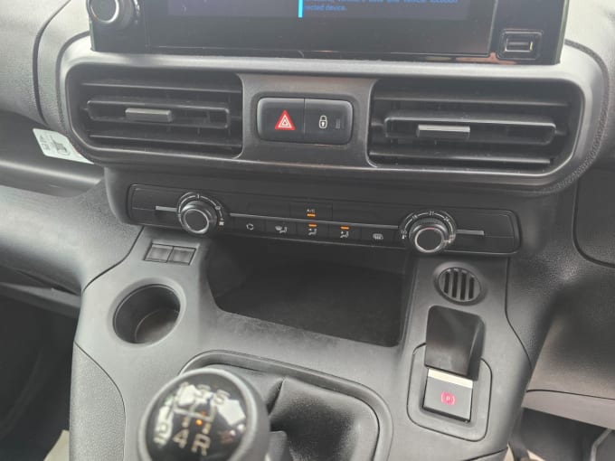 2025 Peugeot Partner