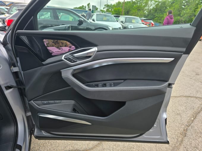 2025 Audi E-tron