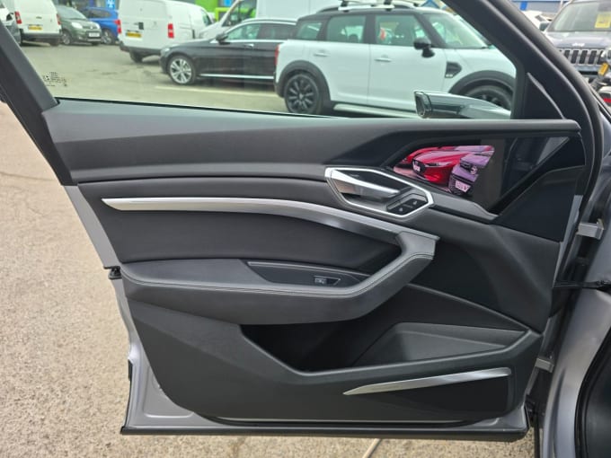 2025 Audi E-tron