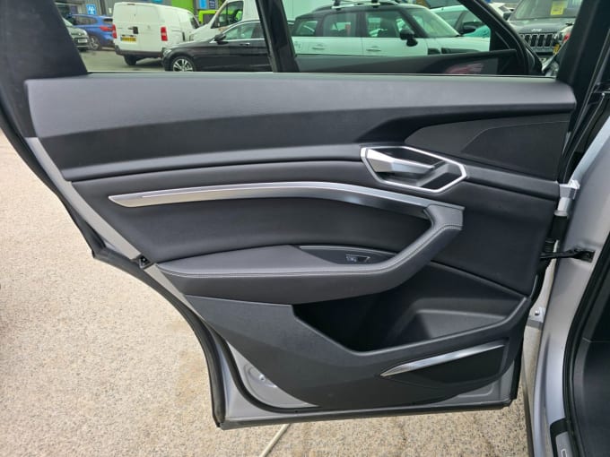 2025 Audi E-tron