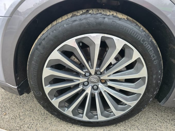 2025 Audi E-tron