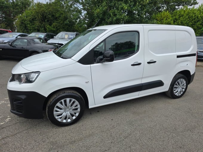 2025 Peugeot Partner