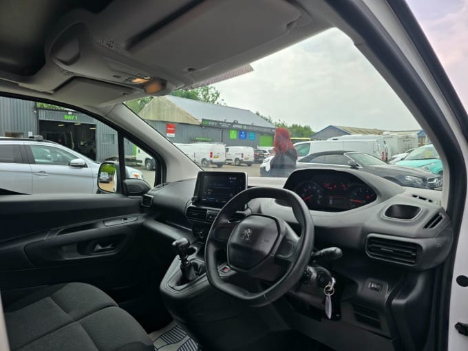 2025 Peugeot Partner