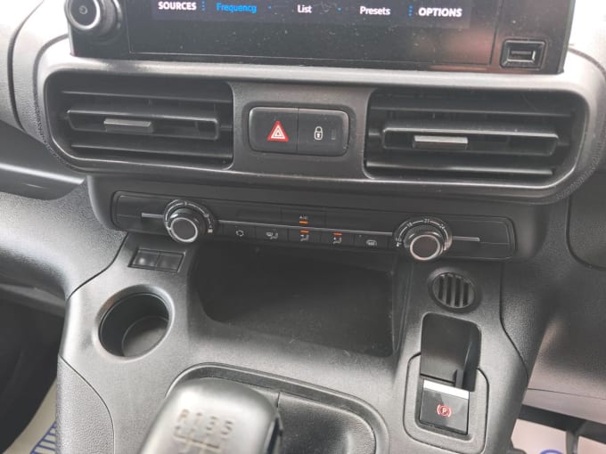 2025 Peugeot Partner