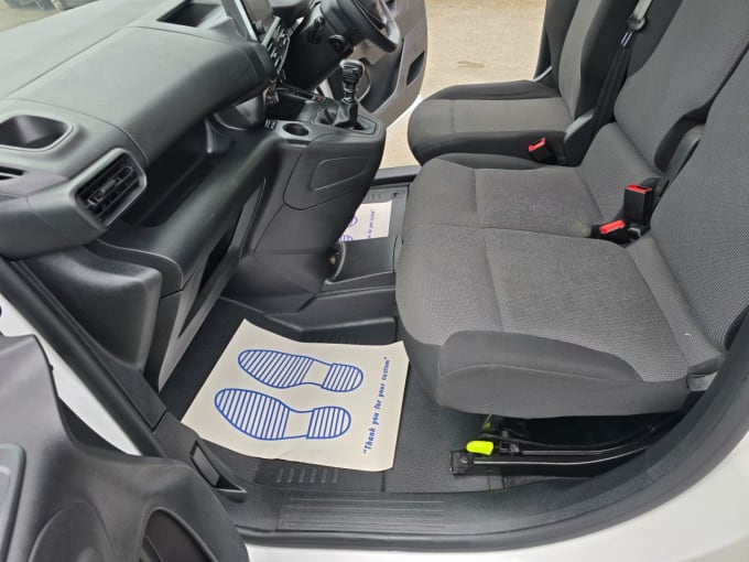 2025 Peugeot Partner