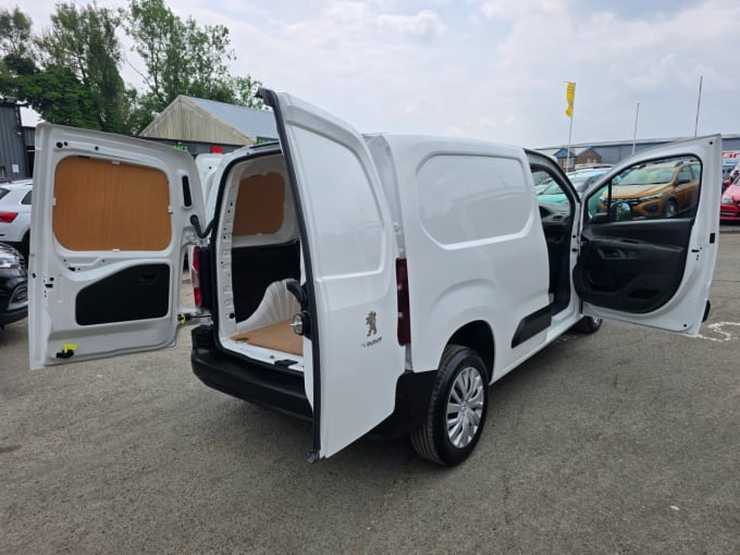 2025 Peugeot Partner