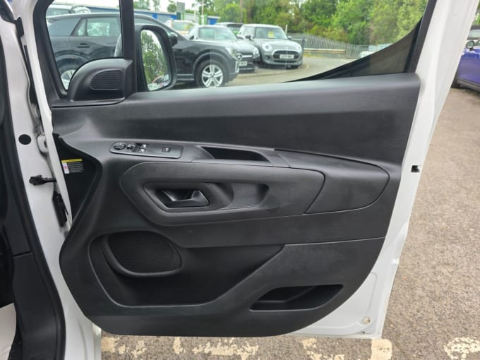 2025 Peugeot Partner