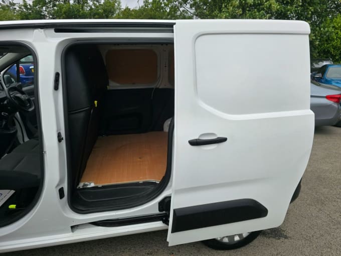 2025 Peugeot Partner