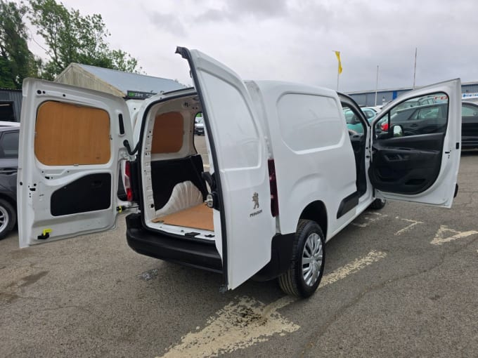 2025 Peugeot Partner
