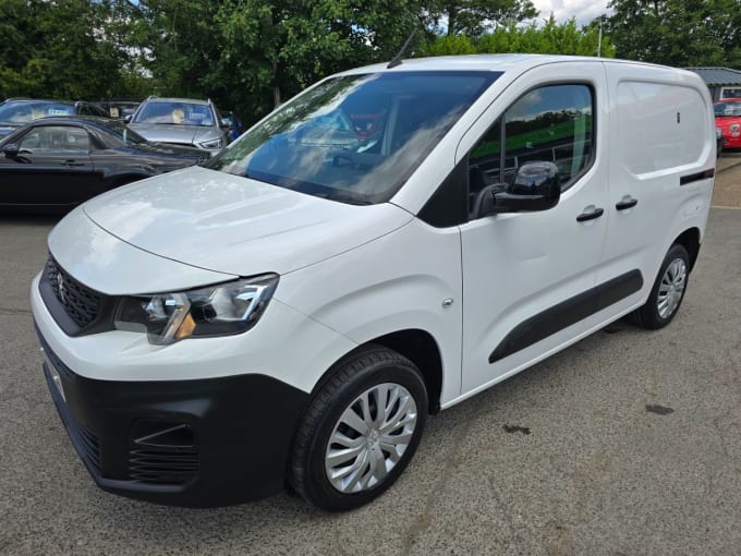 2025 Peugeot Partner