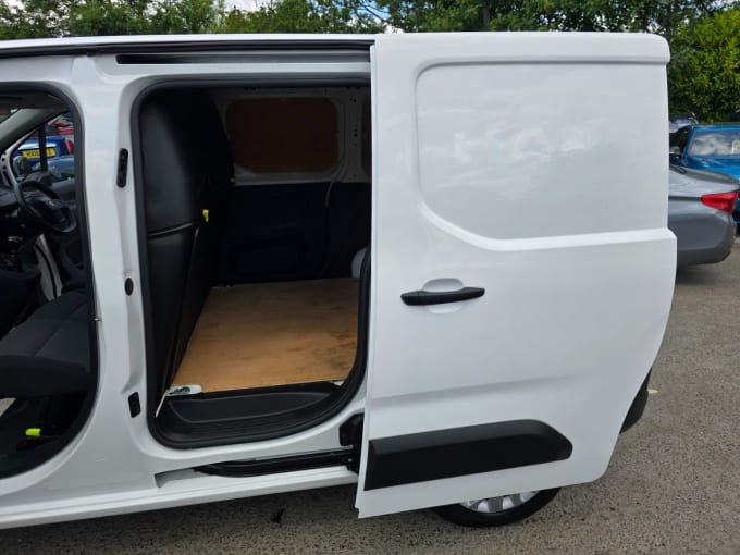 2025 Peugeot Partner